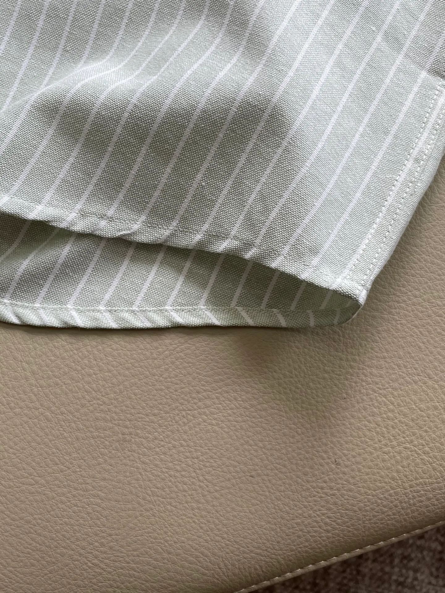 P220 🌸🌸🌸 POLO Ralph Lauren [High Quality] Classic shirt! The classic casual shirt made of pure cotton Oxford cloth has a unique design. It has a simple, clean and classic silhouette design. It is a versatile style that can be switched at will. The fabric feels soft and delicate, highly breathable, and is close to the skin and comfortable to wear. It can be worn alone as an inner layer. Its versatile performance is beyond your imagination! The upper body of the ready-to-wear is simple and classic yet elegant! Size:M-XXL